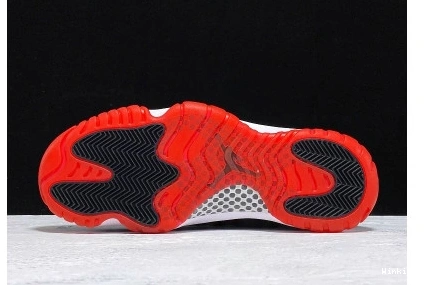 378037-061 XI - RETRO NIKE AIR JORDAN 11 0824